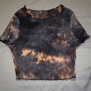 Multicolored lettuce-edge crop top